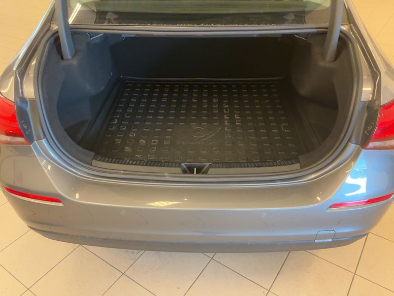 Mercedes-Benz A-Klasse Limousine A 180 — zdjęcie 10