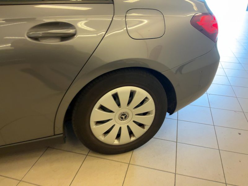 Mercedes-Benz A-Klasse Limousine A 180 2020 – снимка 5
