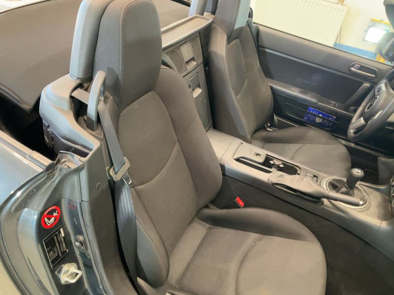 Mazda MX-5 1.8 Center-Line — zdjęcie 14