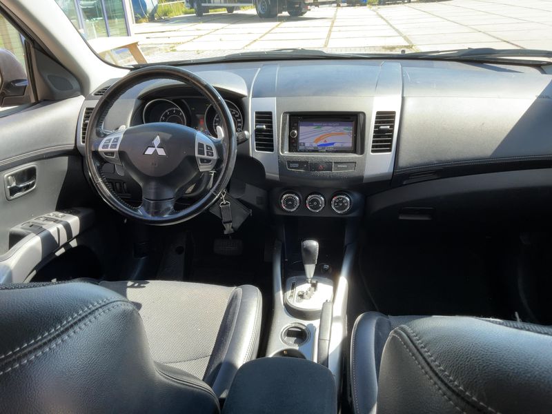 Mitsubishi Outlander 2.0 MIVEC Intro Edition 2WD — zdjęcie 12