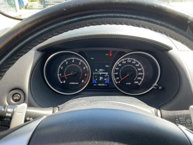 Mitsubishi Outlander 2.0 MIVEC Intro Edition 2WD — zdjęcie 13