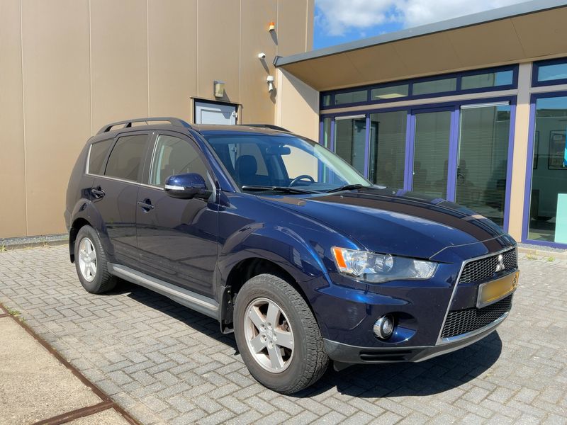 Mitsubishi Outlander 2.0 MIVEC Intro Edition 2WD — zdjęcie 8