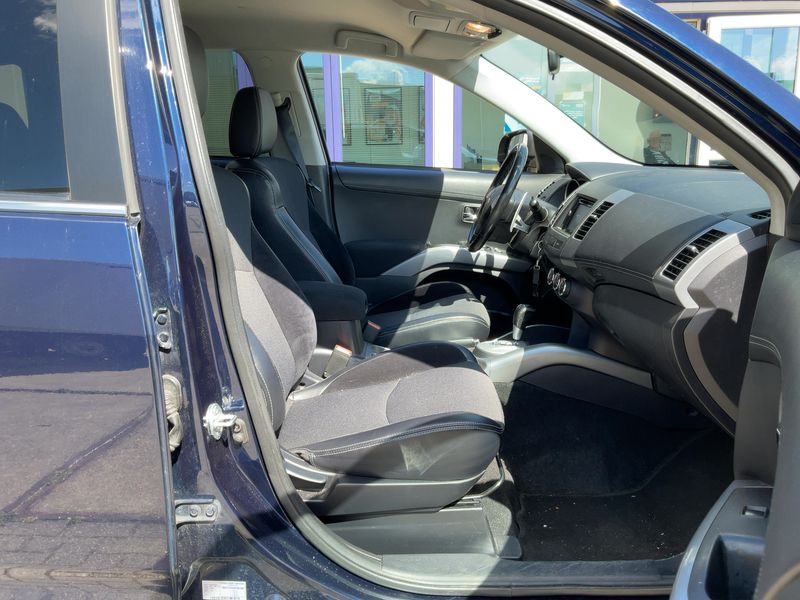 Mitsubishi Outlander 2.0 MIVEC Intro Edition 2WD — zdjęcie 11