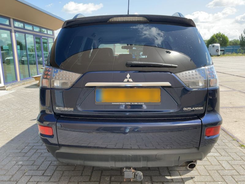 Mitsubishi Outlander 2.0 MIVEC Intro Edition 2WD — zdjęcie 5