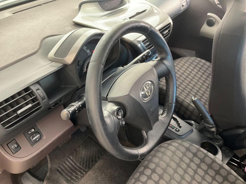 Toyota iQ 1.0 VVT-i 2010 – снимка 27