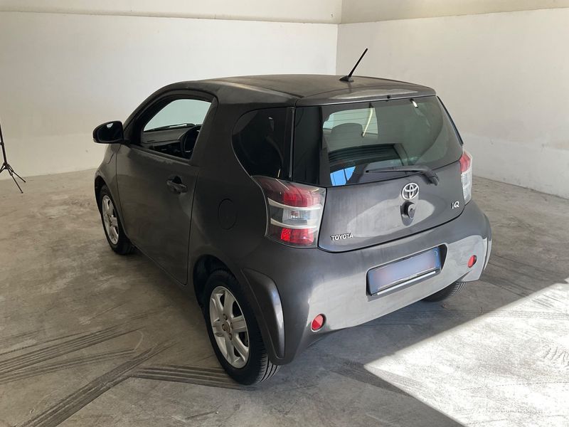 Toyota iQ 1.0 VVT-i — zdjęcie 3