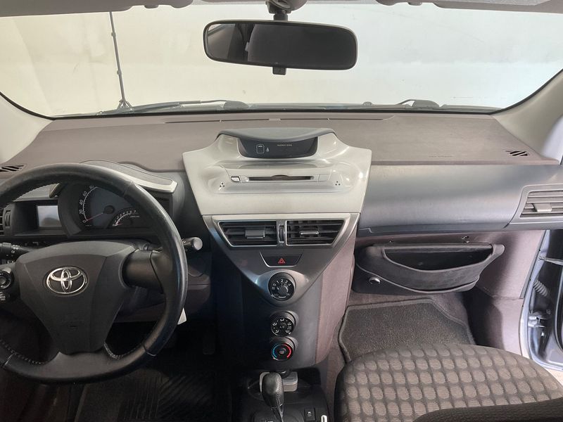 Toyota iQ 1.0 VVT-i — zdjęcie 12