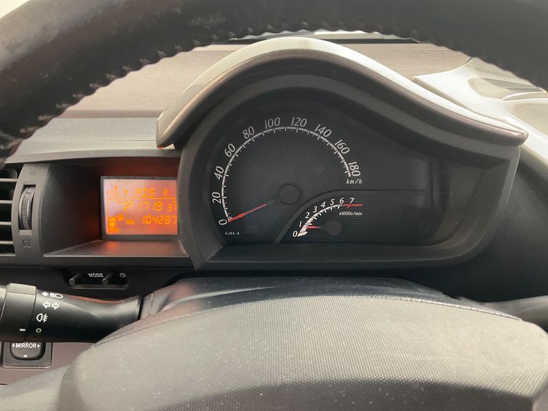 Toyota iQ 1.0 VVT-i — zdjęcie 13