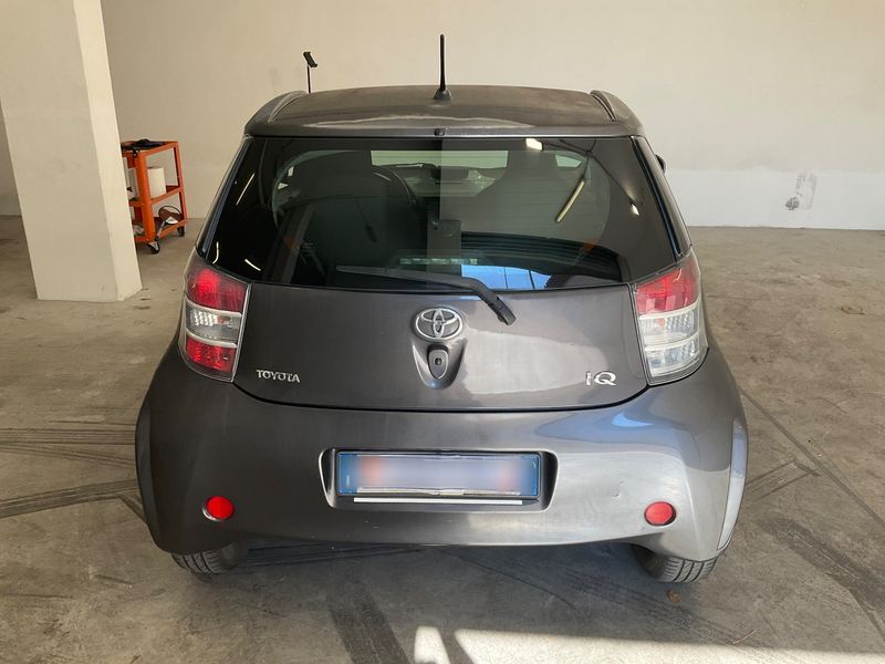 Toyota iQ 1.0 VVT-i — zdjęcie 5