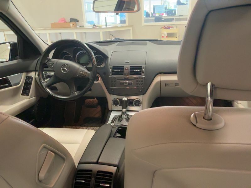 Mercedes-Benz C-Klasse C 180 CGI BlueEfficiency Avantgarde — zdjęcie 12
