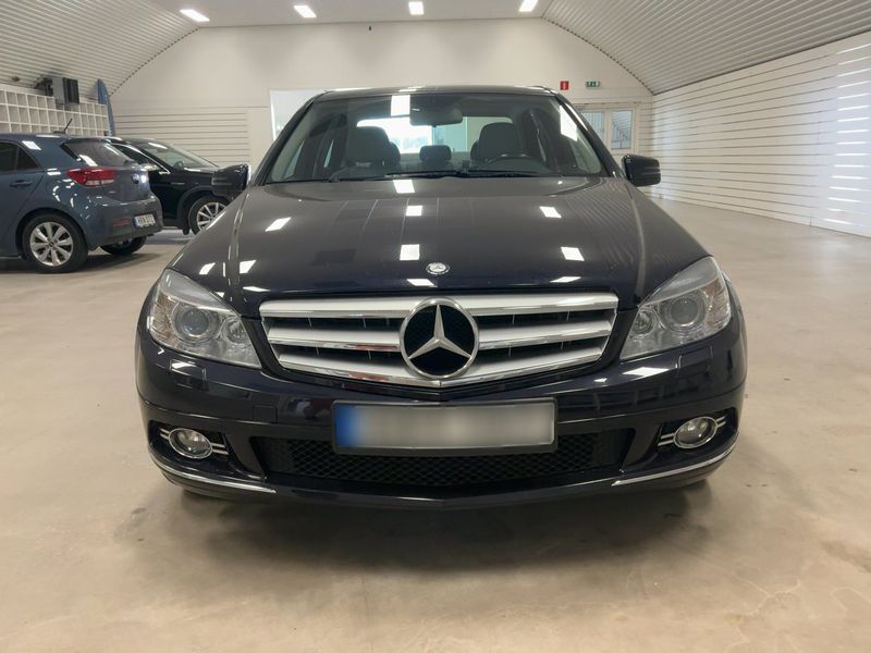 Mercedes-Benz C-Klasse C 180 CGI BlueEfficiency Avantgarde — zdjęcie 9