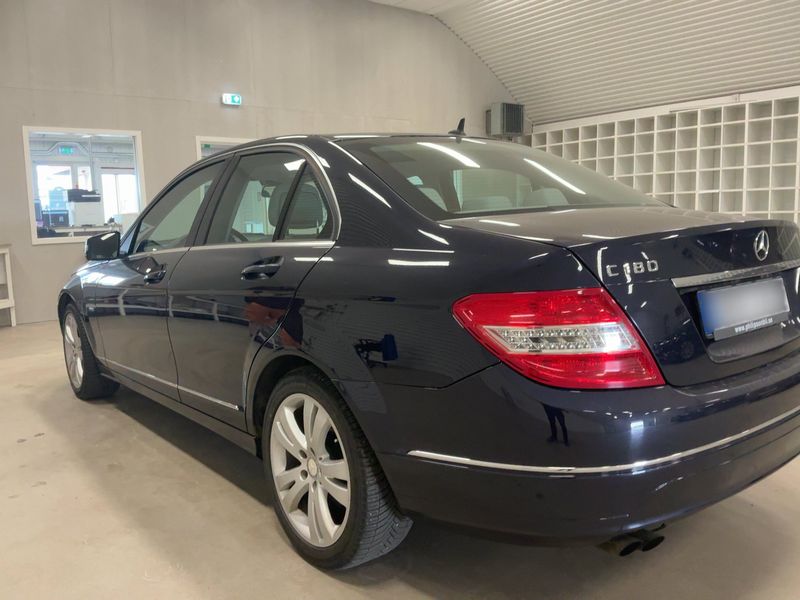 Mercedes-Benz C-Klasse C 180 CGI BlueEfficiency Avantgarde — zdjęcie 3
