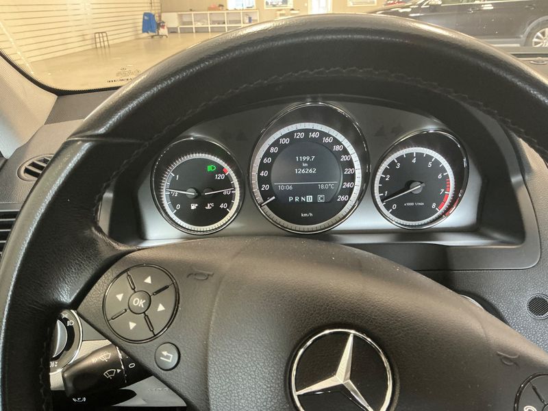 Mercedes-Benz C-Klasse C 180 CGI BlueEfficiency Avantgarde — zdjęcie 13