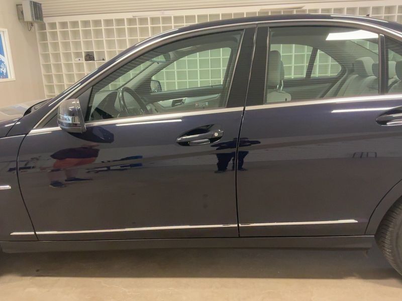 Mercedes-Benz C-Klasse C 180 CGI BlueEfficiency Avantgarde — zdjęcie 4