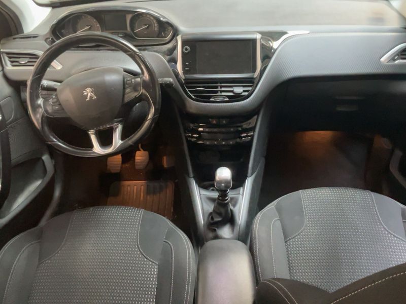 Peugeot 208 1.2 PureTech Allure 2019 – снимка 17