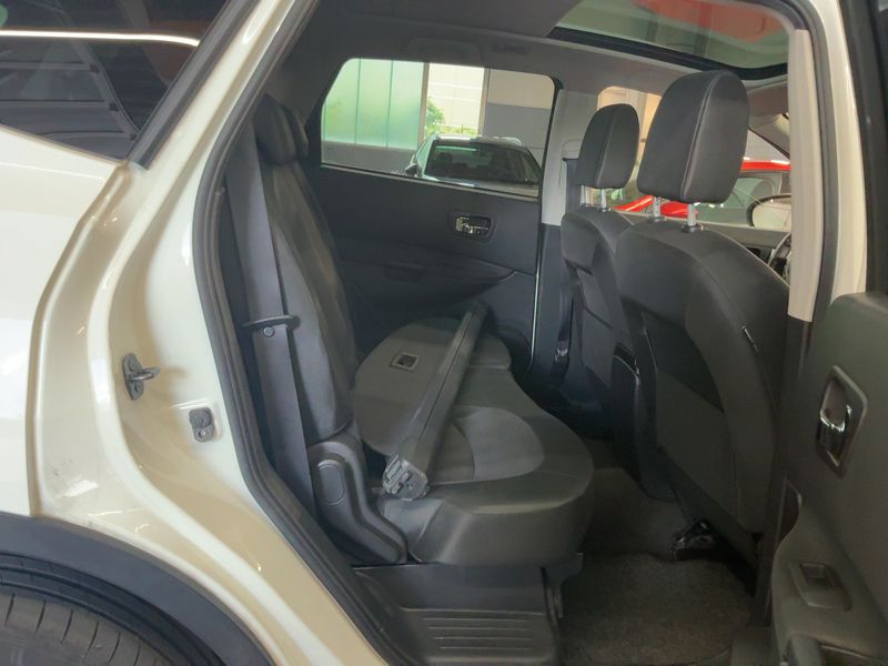 Nissan Qashqai+2 2.0 Acenta 4x4 — zdjęcie 14