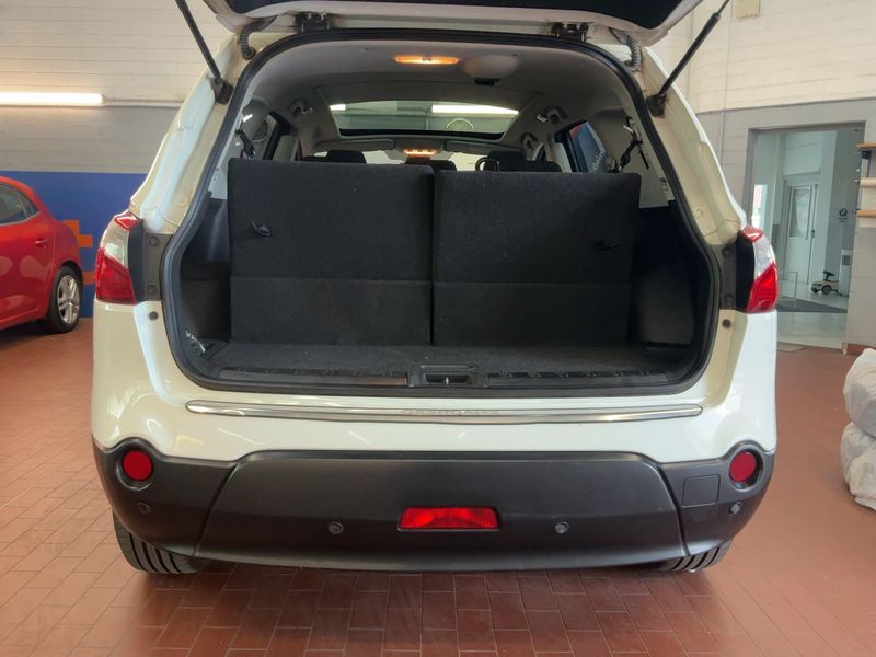 Nissan Qashqai+2 2.0 Acenta 4x4 — zdjęcie 10