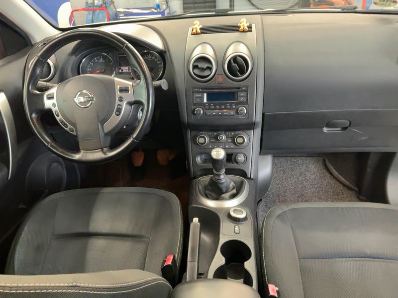 Nissan Qashqai+2 2.0 Acenta 4x4 — zdjęcie 12
