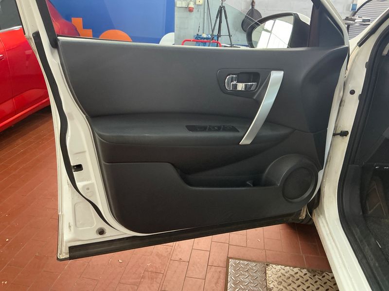 Nissan Qashqai+2 2.0 Acenta 4x4 2010 – снимка 26