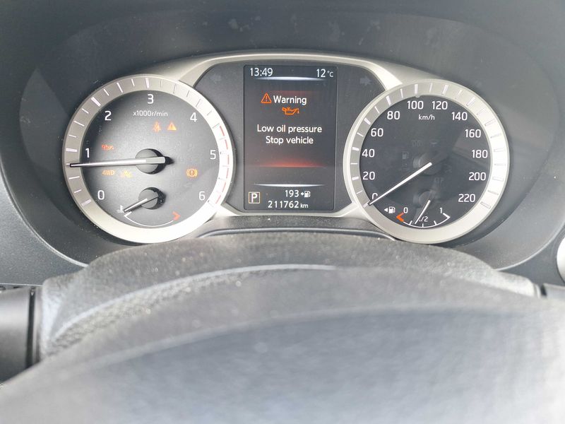 Nissan Navara NP-300 2.3 dCi Premium Edition Double Cab 4x4 — zdjęcie 12