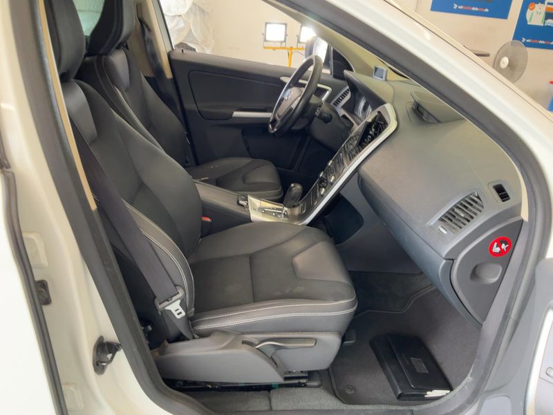 Volvo XC60 2.4 D5 Kinetic AWD 2009 – снимка 17