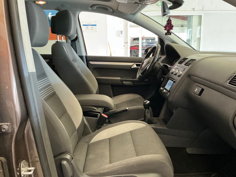Volkswagen Touran 1.6 TDI Life 2013 – снимка 3