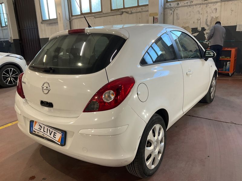 Opel Corsa 1.2 Edition — zdjęcie 2