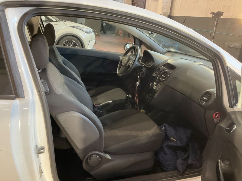 Opel Corsa 1.2 Edition — zdjęcie 3