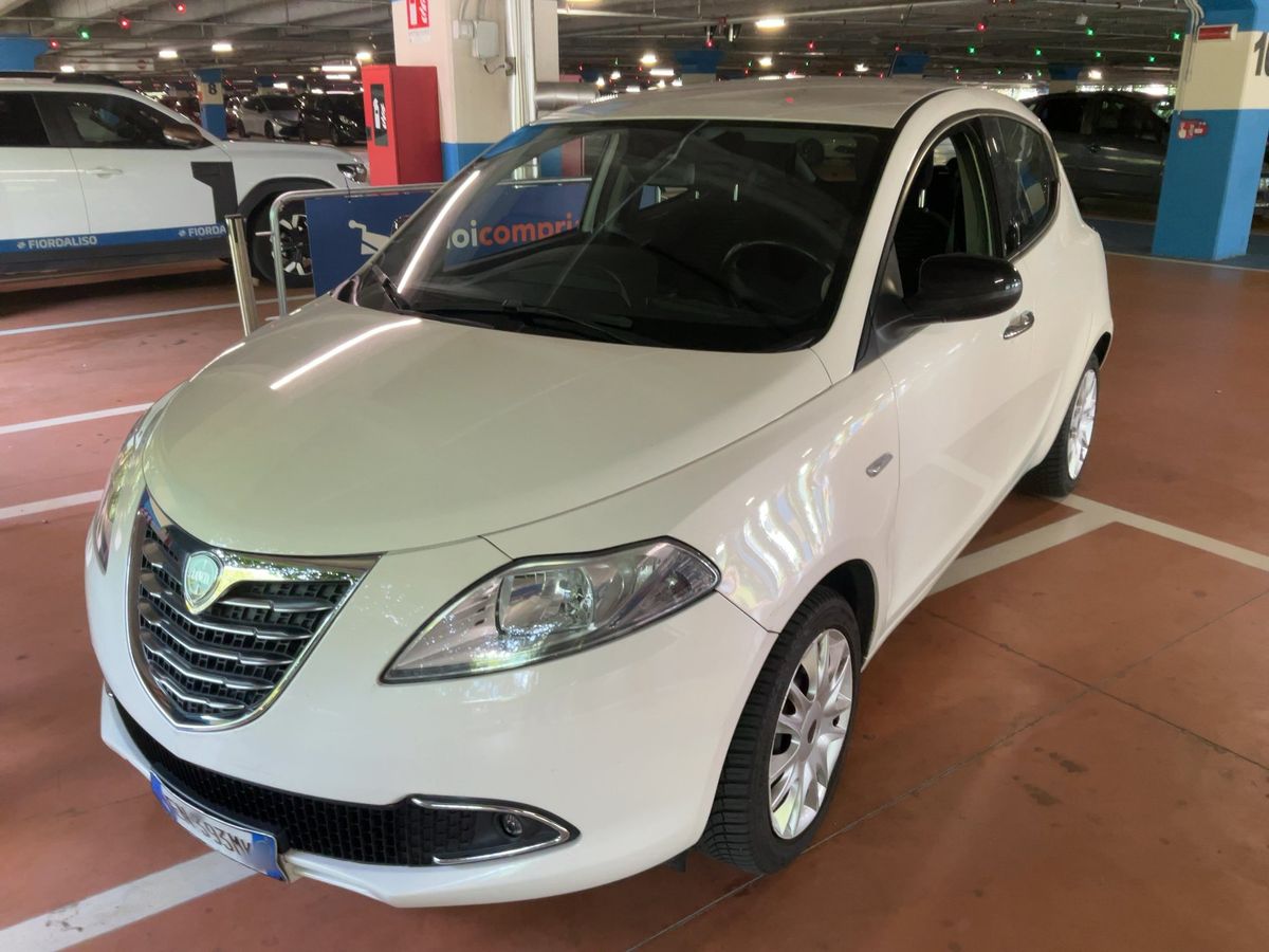 Lancia Ypsilon 2012