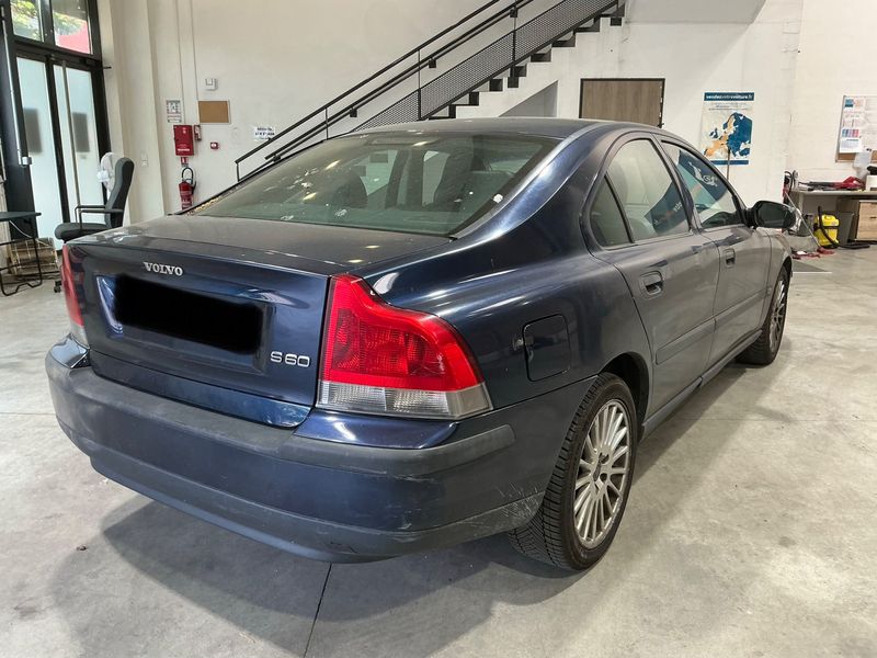 Volvo S60 2.3 T5 — zdjęcie 2
