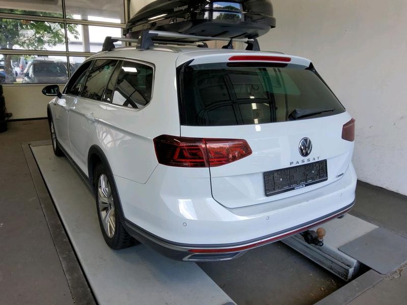 Volkswagen Passat Alltrack 2.0 TDI 4Motion — zdjęcie 2