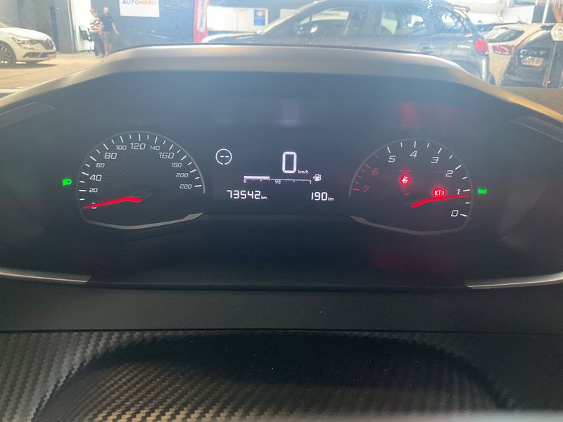 Peugeot 2008 1.2 PureTech Active — zdjęcie 13