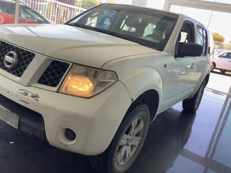 Nissan Pathfinder 2.5 dCi SE — zdjęcie 2