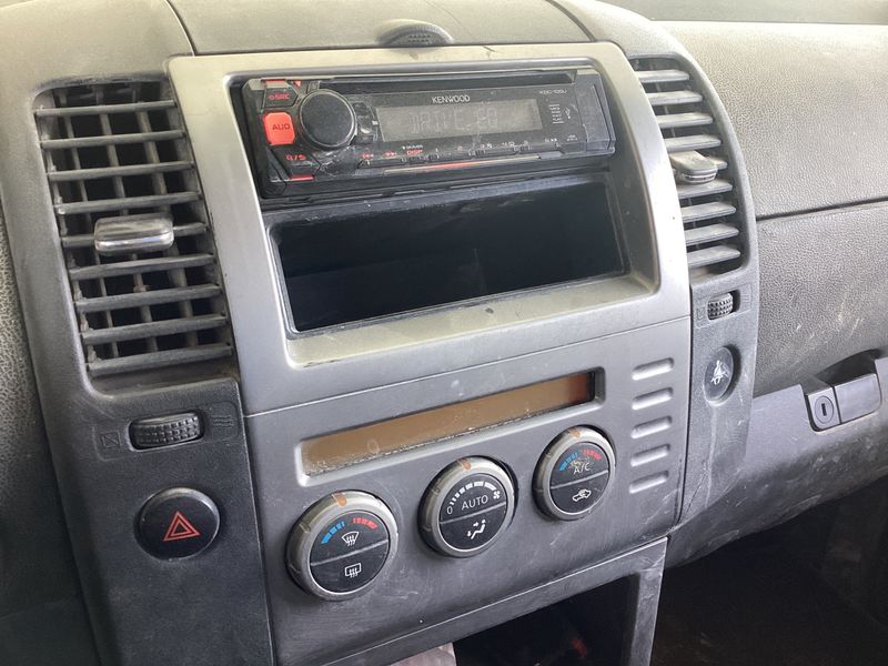 Nissan Pathfinder 2.5 dCi SE 2005 – снимка 30