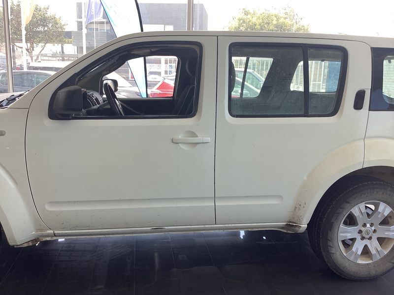 Nissan Pathfinder 2.5 dCi SE — zdjęcie 4