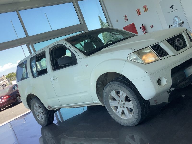 Nissan Pathfinder 2.5 dCi SE — zdjęcie 8