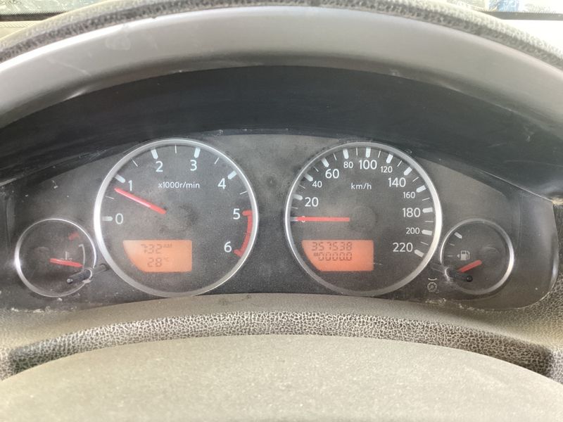 Nissan Pathfinder 2.5 dCi SE — zdjęcie 13