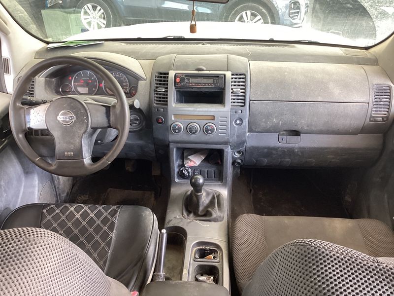 Nissan Pathfinder 2.5 dCi SE — zdjęcie 12