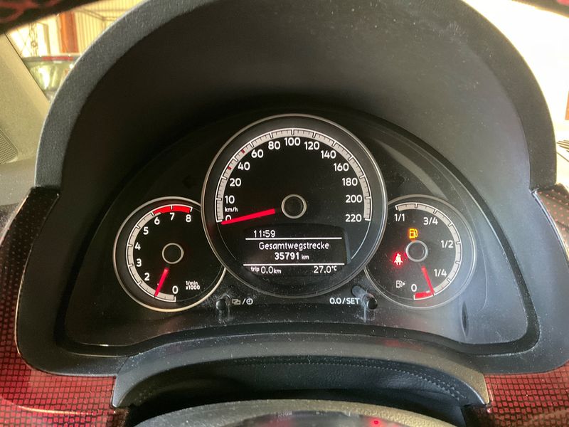 Volkswagen up! 1.0 TSI GTI — zdjęcie 13