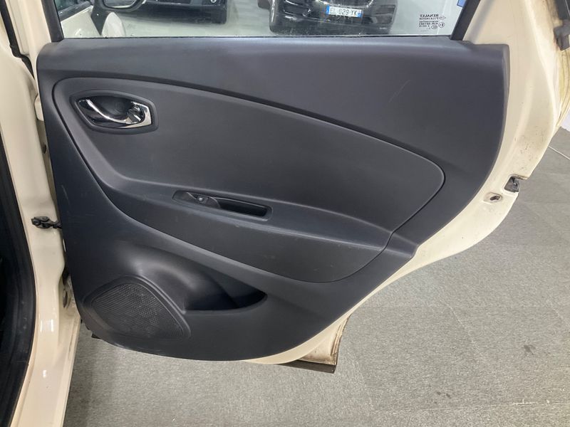 Renault Captur 1.5 dCi Energy Business Eco2 2014 – снимка 33