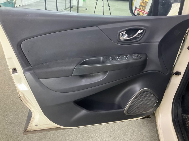 Renault Captur 1.5 dCi Energy Business Eco2 2014 – снимка 32