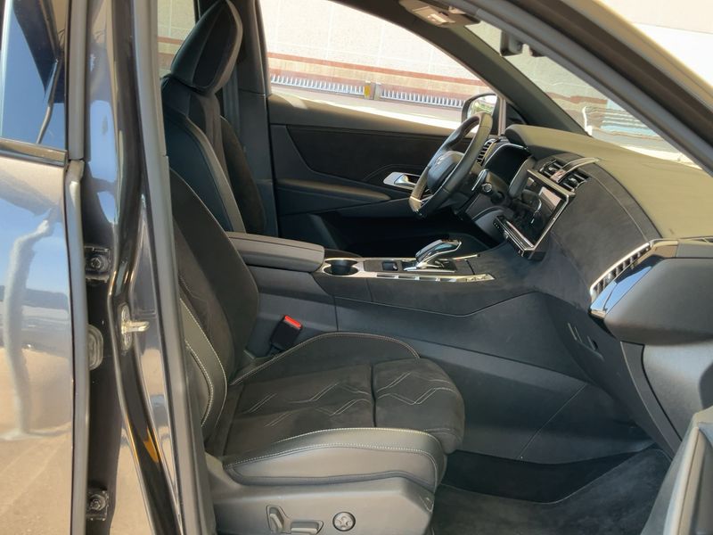 DS Automobiles DS7 Crossback 1.5 Blue-HDi Performance Line — zdjęcie 11