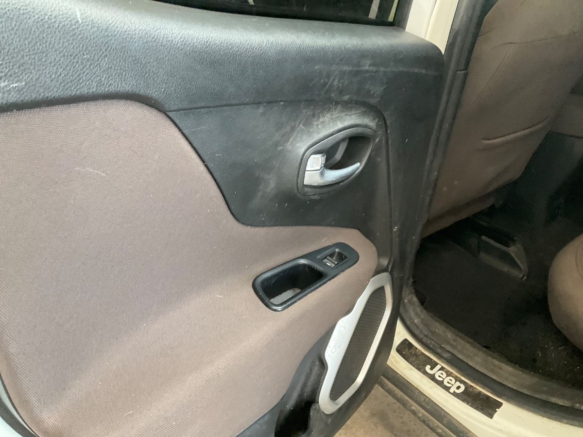 Jeep Renegade 2016 — photo 38