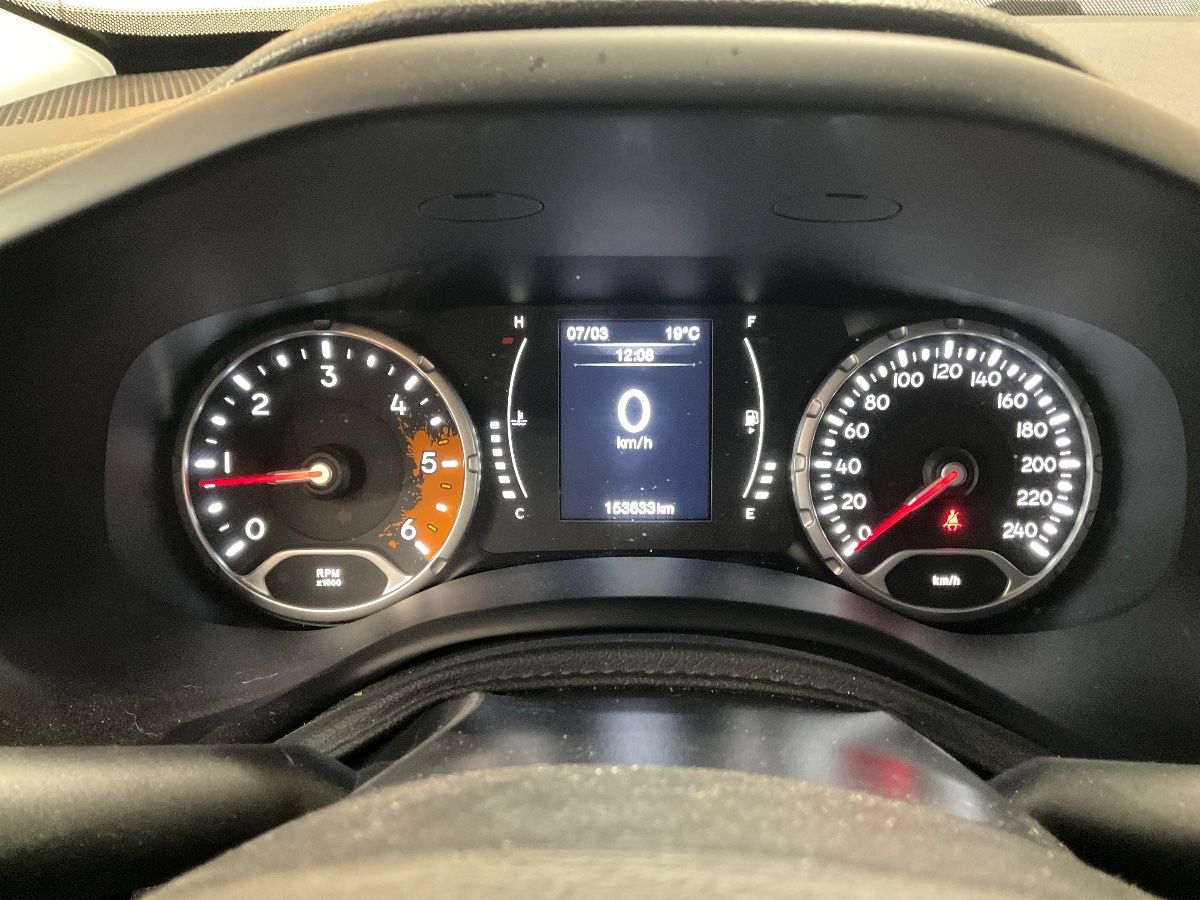 Jeep Renegade 2016 — photo 19