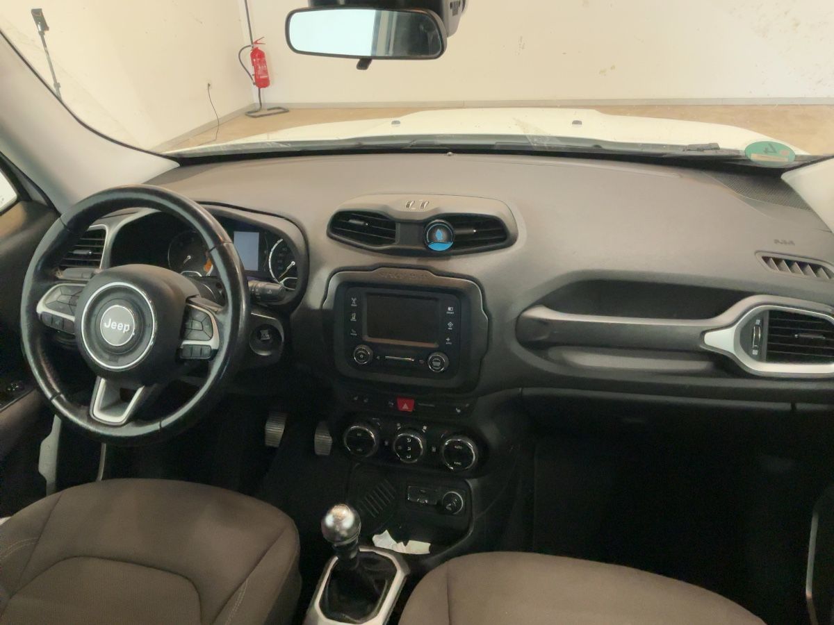 Jeep Renegade 2016 — photo 18