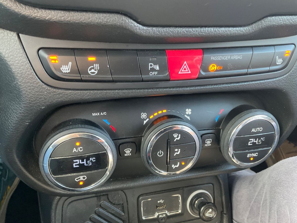 Jeep Renegade 2016 — photo 22