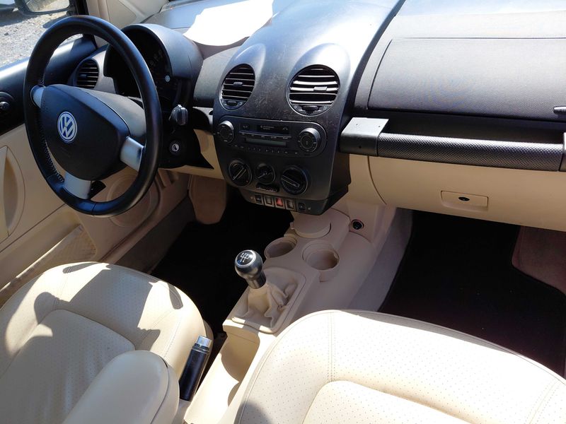 Volkswagen New Beetle 2.0 — zdjęcie 11