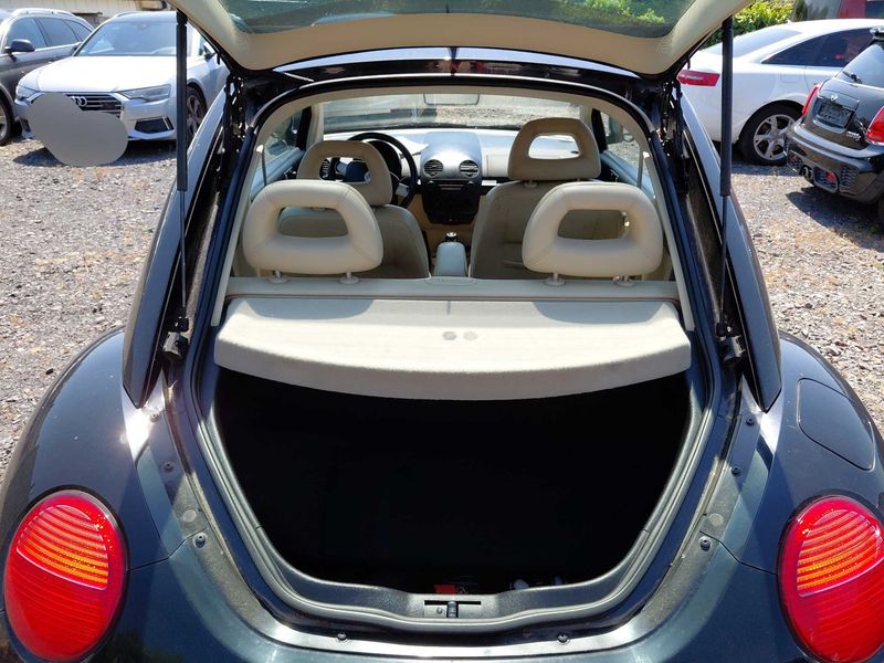 Volkswagen New Beetle 2.0 — zdjęcie 9