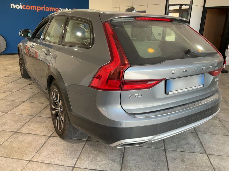 Volvo V90 Cross Country 2.0 T5 Business Plus AWD — zdjęcie 3