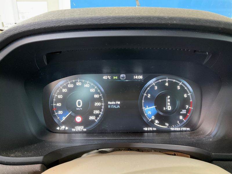 Volvo V90 Cross Country 2.0 T5 Business Plus AWD — zdjęcie 13